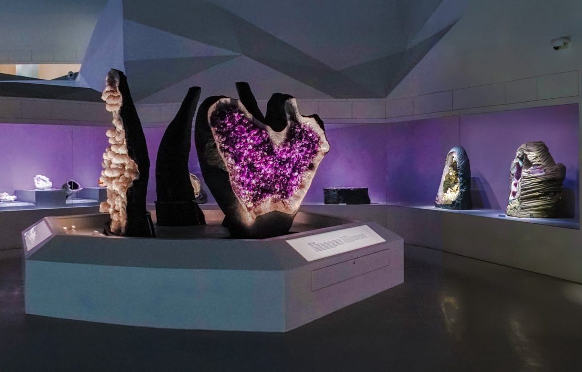 「大地瑰寶」礦物常設展：珠寶設計師帶你看懂原礦的秘密與稀缺性