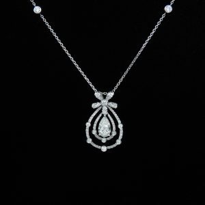 2026項鍊推薦指南：珠寶鑑賞顧問解析頂級鑽石/珍珠/K金款式的送禮心法